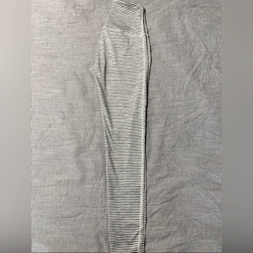 Beyond yoga gray and white striped leggings size small